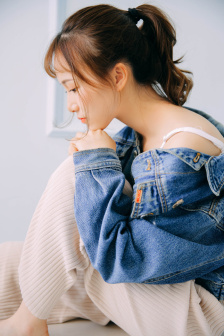 棒棒糖放屁眼里吸收小视频